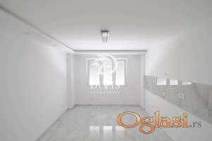 Renoviran dvosoban stan Crveni krst, terasa i parking, 60m2